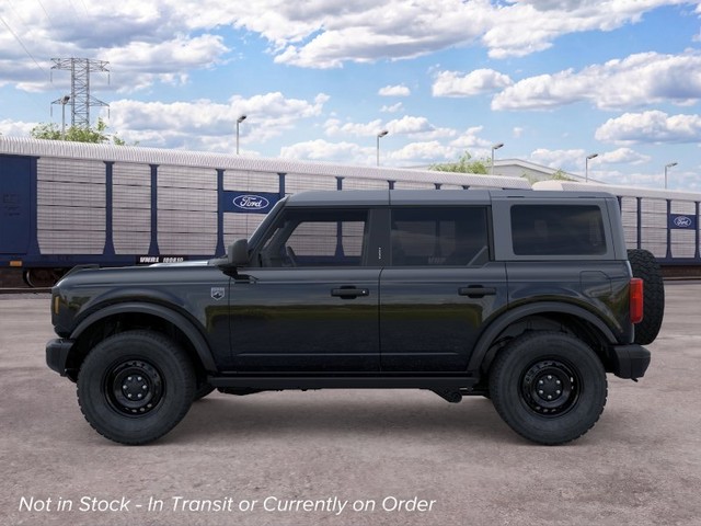Ford Bronco Vehicle Full-screen Gallery Image 3