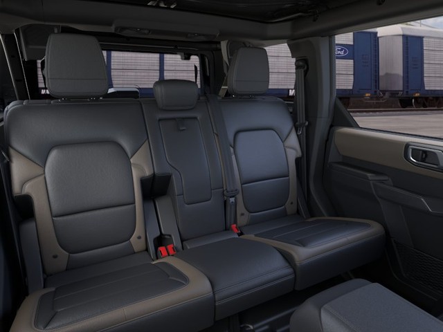 Ford Bronco Vehicle Full-screen Gallery Image 11