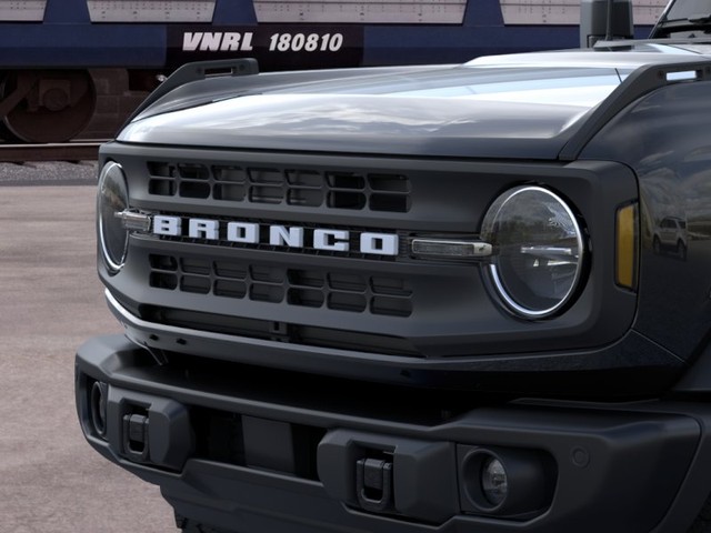 Ford Bronco Vehicle Full-screen Gallery Image 19