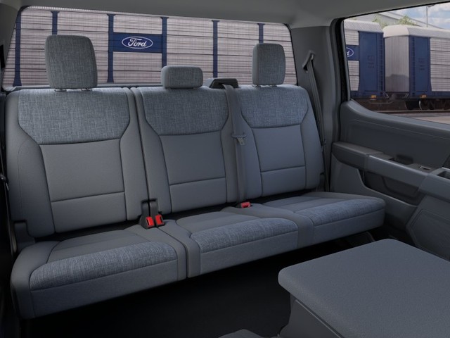 Ford F-150 Vehicle Full-screen Gallery Image 11