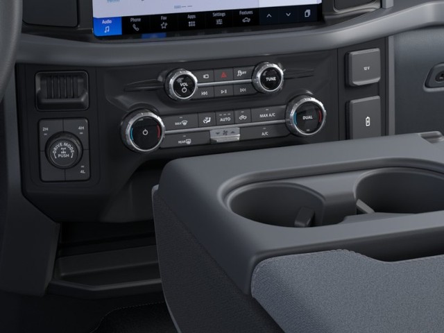 Ford F-150 Vehicle Full-screen Gallery Image 15