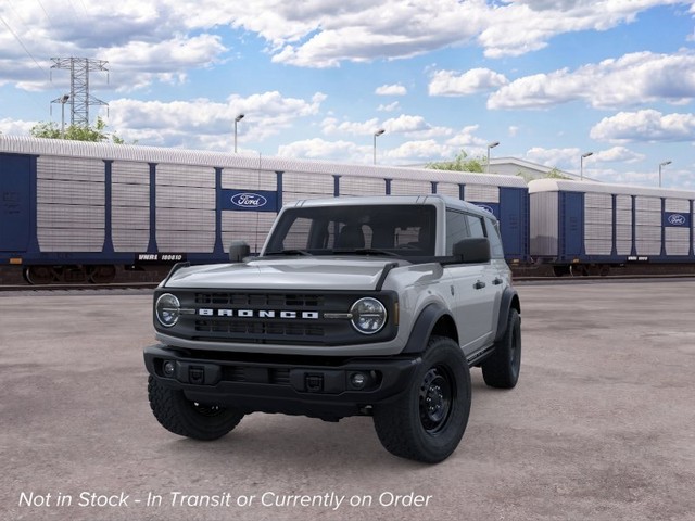 Ford Bronco Vehicle Full-screen Gallery Image 2