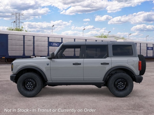 Ford Bronco Vehicle Full-screen Gallery Image 3