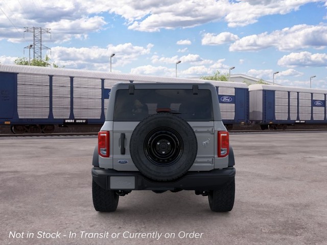 Ford Bronco Vehicle Full-screen Gallery Image 5