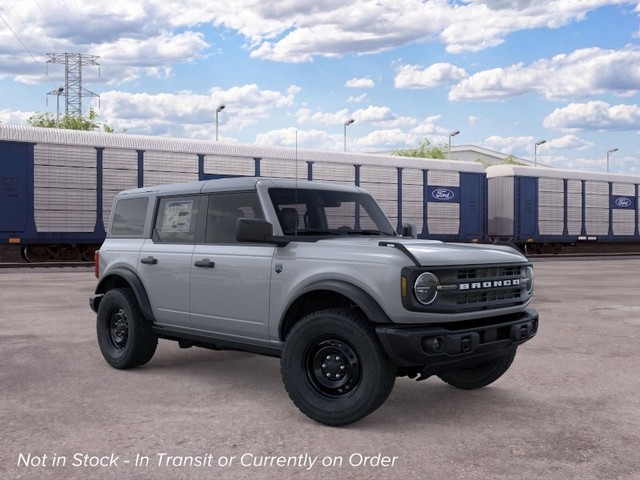 Ford Bronco Vehicle Full-screen Gallery Image 7