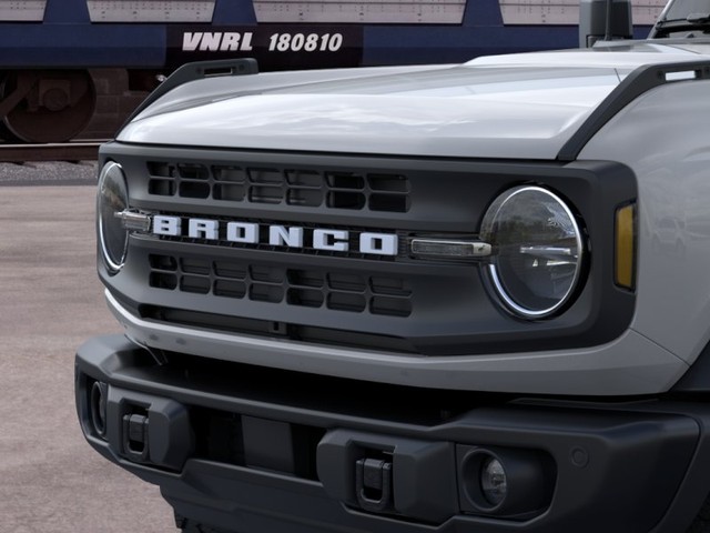 Ford Bronco Vehicle Full-screen Gallery Image 19