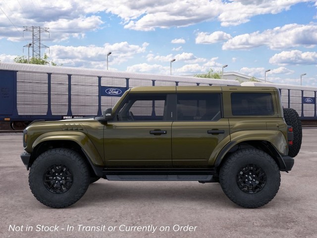 Ford Bronco Vehicle Full-screen Gallery Image 3