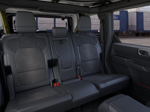 Ford Bronco Vehicle Full-screen Gallery Image 11