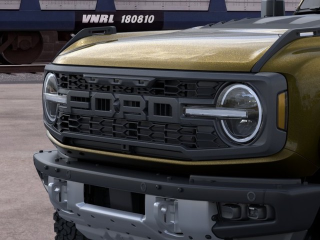 Ford Bronco Vehicle Full-screen Gallery Image 19