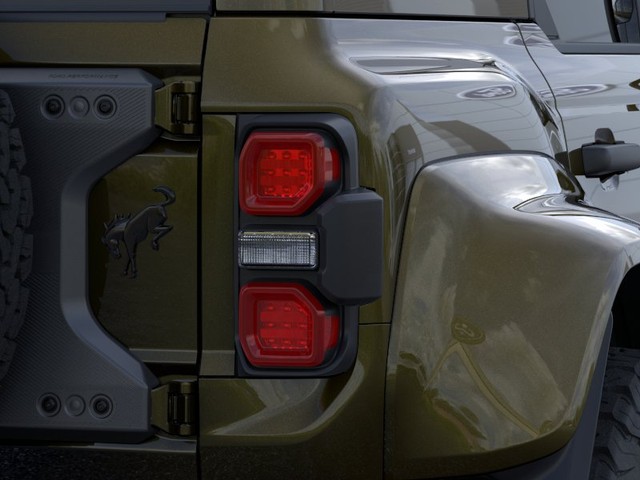Ford Bronco Vehicle Full-screen Gallery Image 23