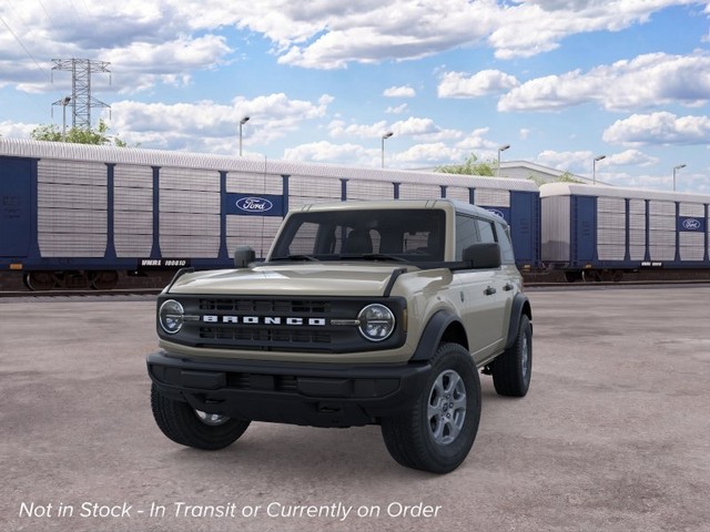 Ford Bronco Vehicle Full-screen Gallery Image 2