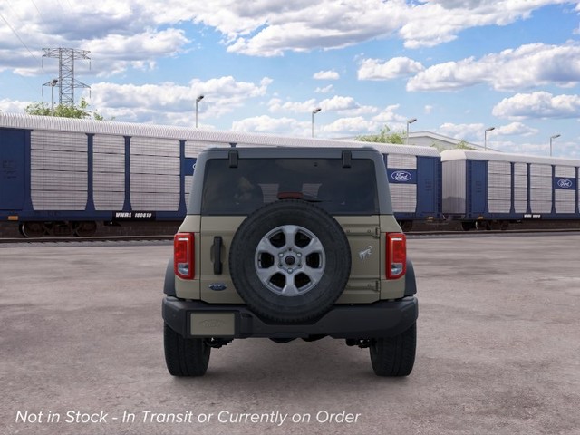 Ford Bronco Vehicle Full-screen Gallery Image 5