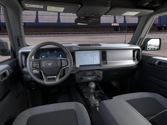 Ford Bronco Vehicle Full-screen Gallery Image 9