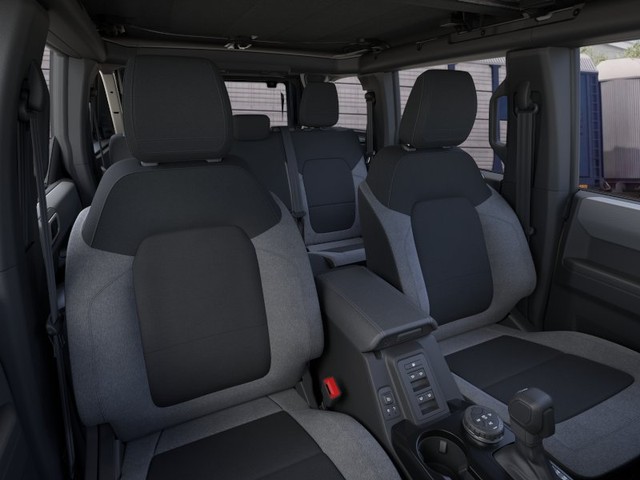 Ford Bronco Vehicle Full-screen Gallery Image 10