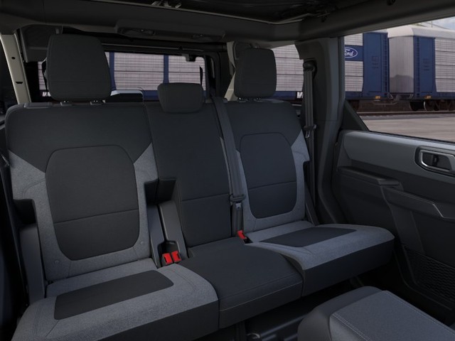 Ford Bronco Vehicle Full-screen Gallery Image 11