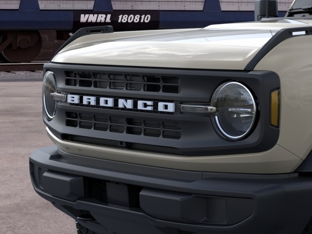 Ford Bronco Vehicle Full-screen Gallery Image 19