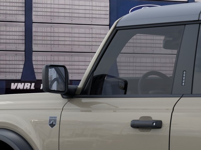 Ford Bronco Vehicle Full-screen Gallery Image 22