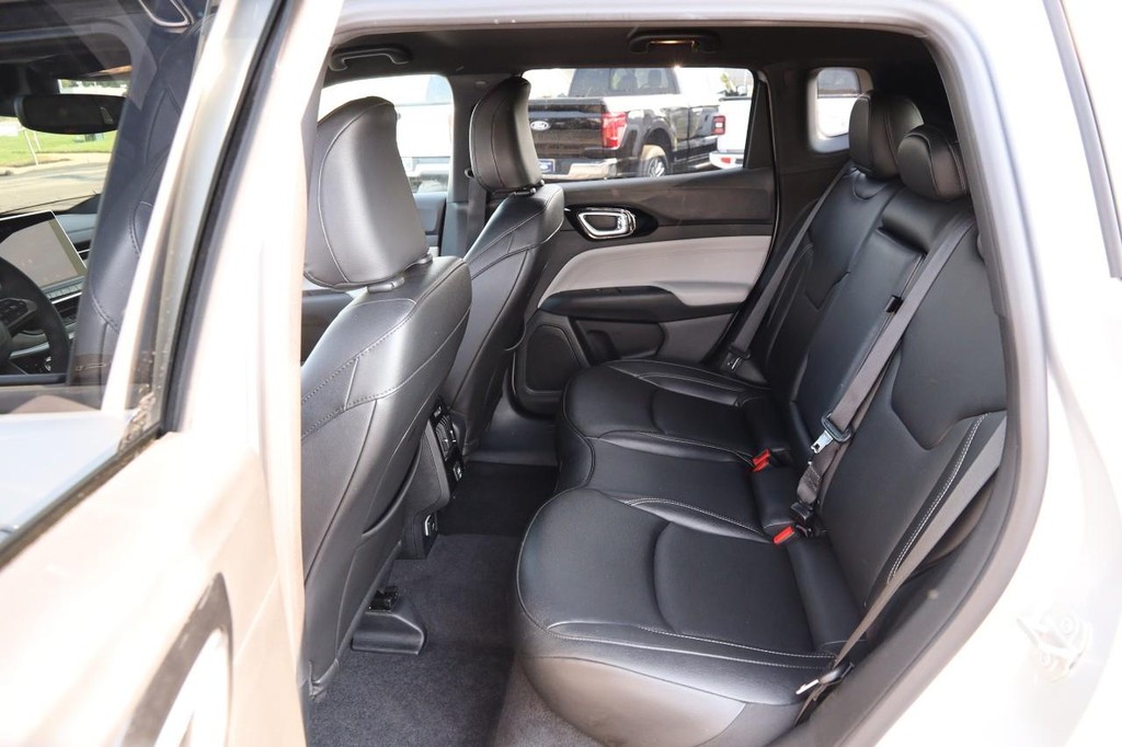 Jeep Compass Vehicle Image 09
