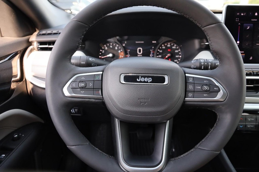 Jeep Compass Vehicle Image 10