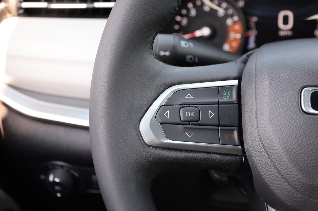Jeep Compass Vehicle Image 11