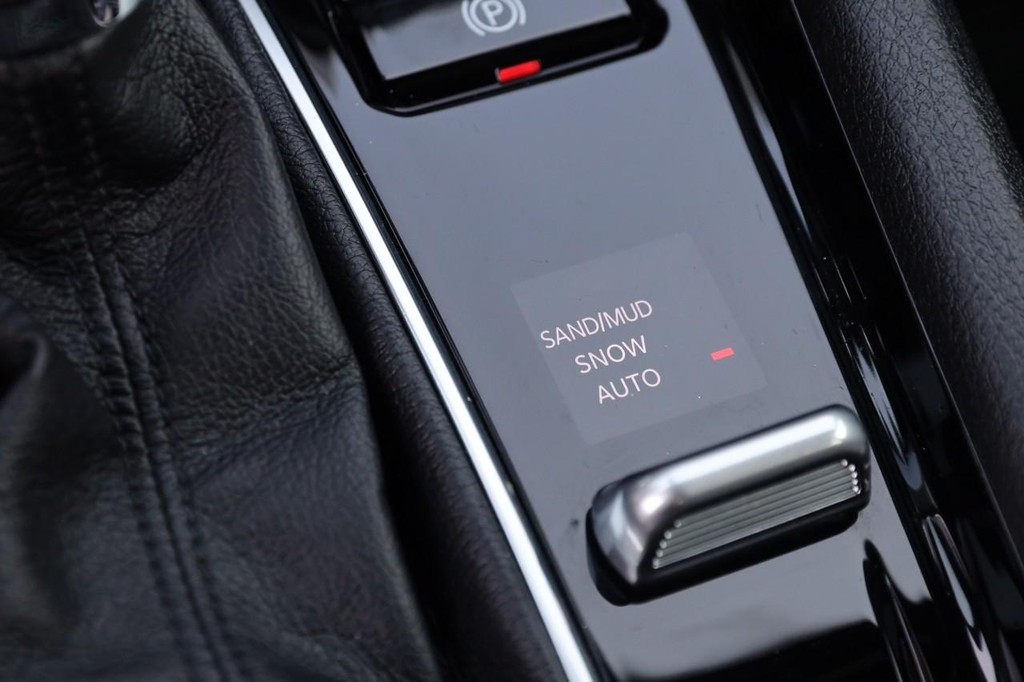 Jeep Compass Vehicle Image 17