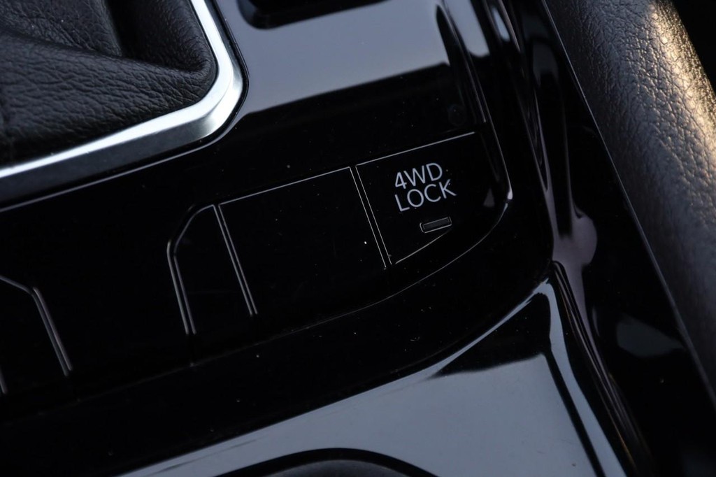 Jeep Compass Vehicle Image 18