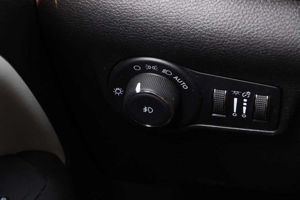 Jeep Compass Vehicle Image 19