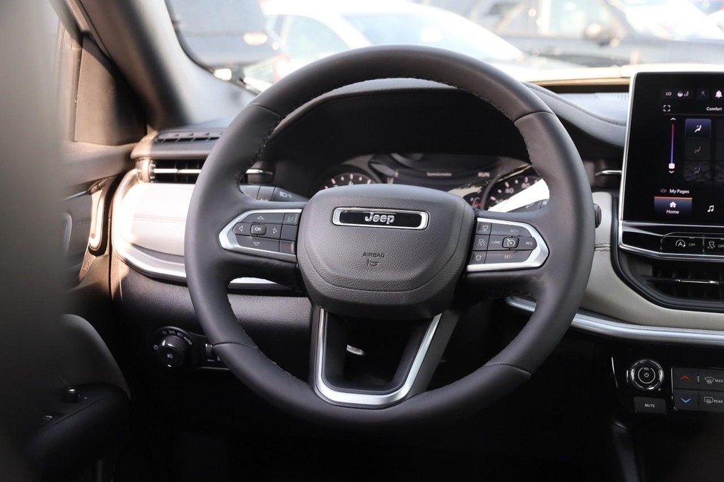 Jeep Compass Vehicle Image 22
