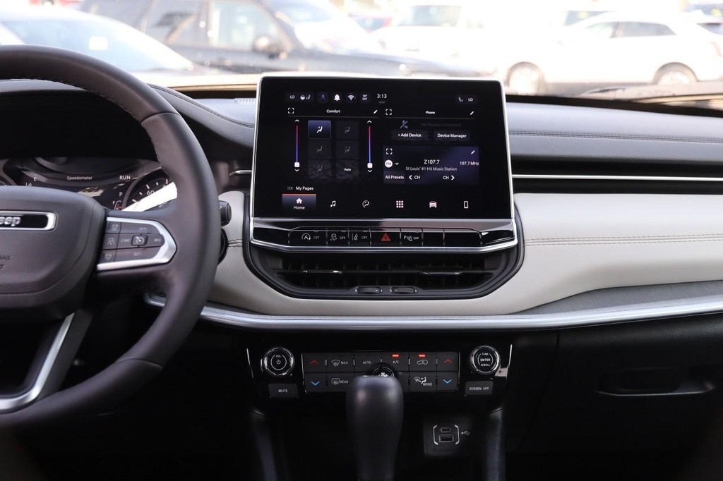 Jeep Compass Vehicle Image 23