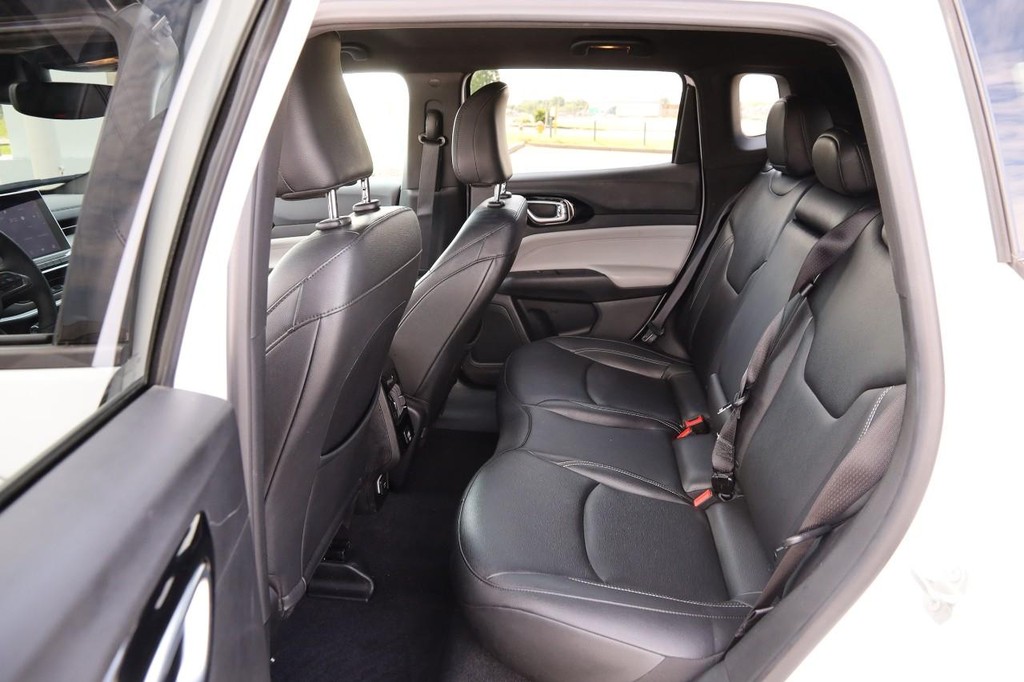Jeep Compass Vehicle Image 09
