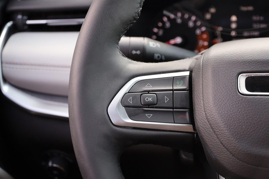 Jeep Compass Vehicle Image 11