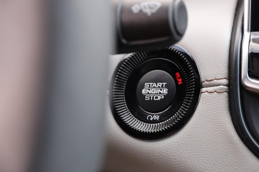 Jeep Compass Vehicle Image 14