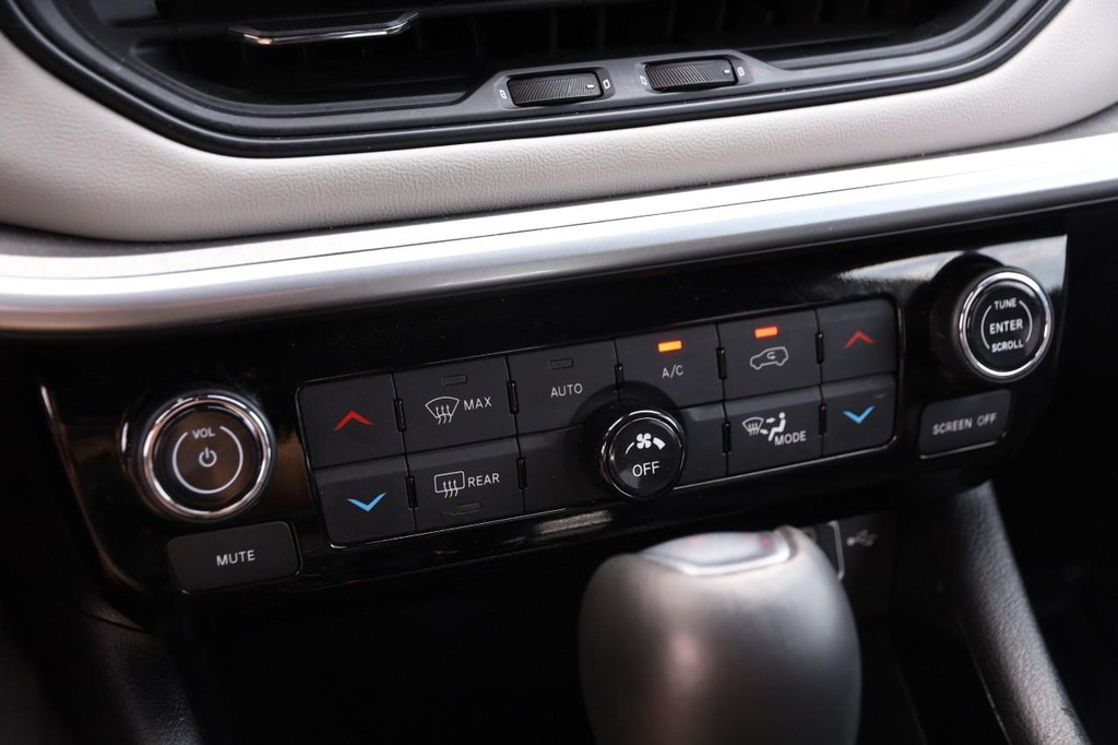 Jeep Compass Vehicle Image 17