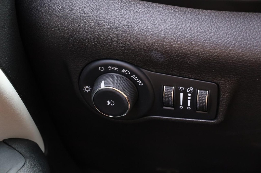 Jeep Compass Vehicle Image 20