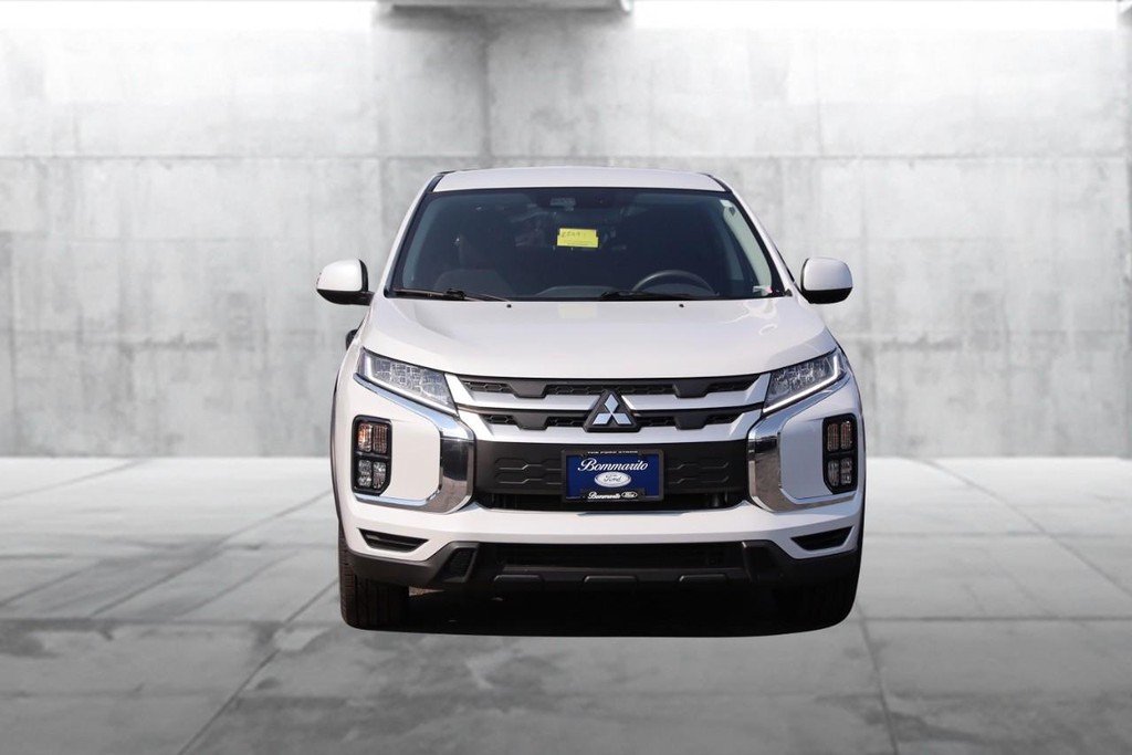 Mitsubishi Outlander Sport Vehicle Full-screen Gallery Image 4