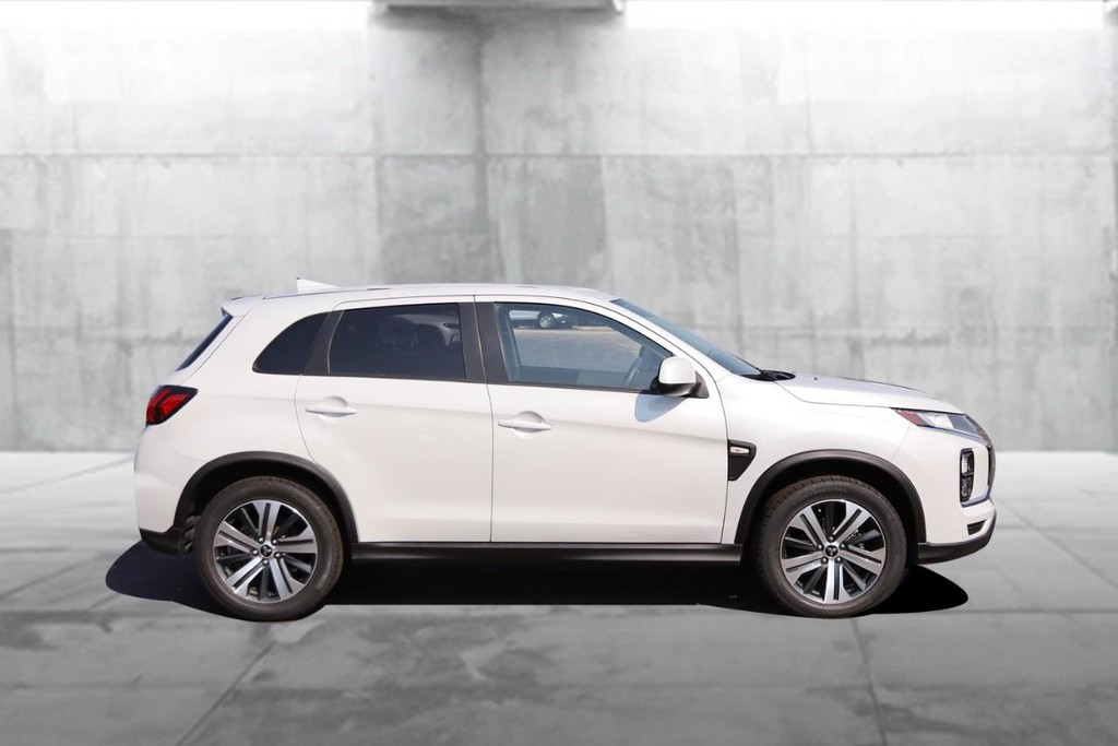 Mitsubishi Outlander Sport Vehicle Full-screen Gallery Image 5