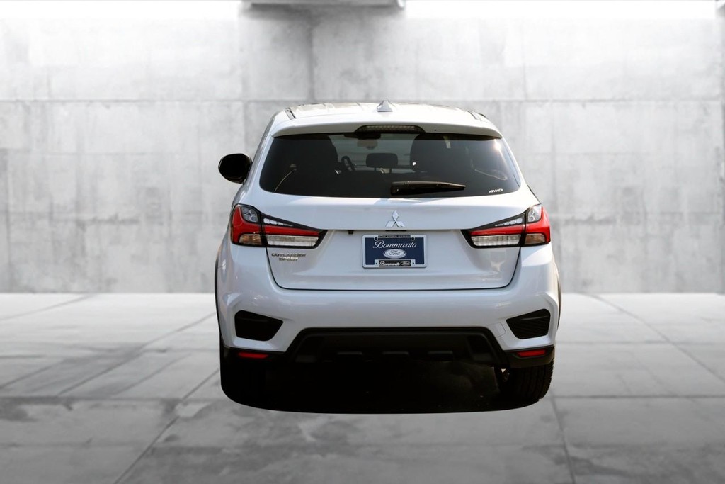 Mitsubishi Outlander Sport Vehicle Full-screen Gallery Image 6