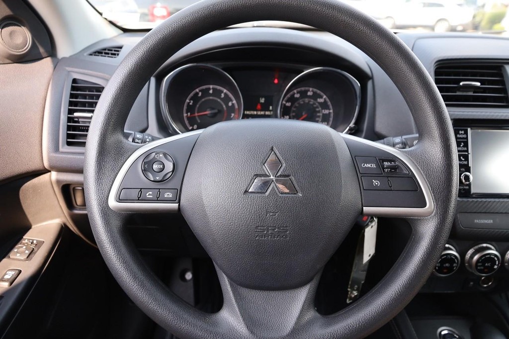 Mitsubishi Outlander Sport Vehicle Full-screen Gallery Image 10