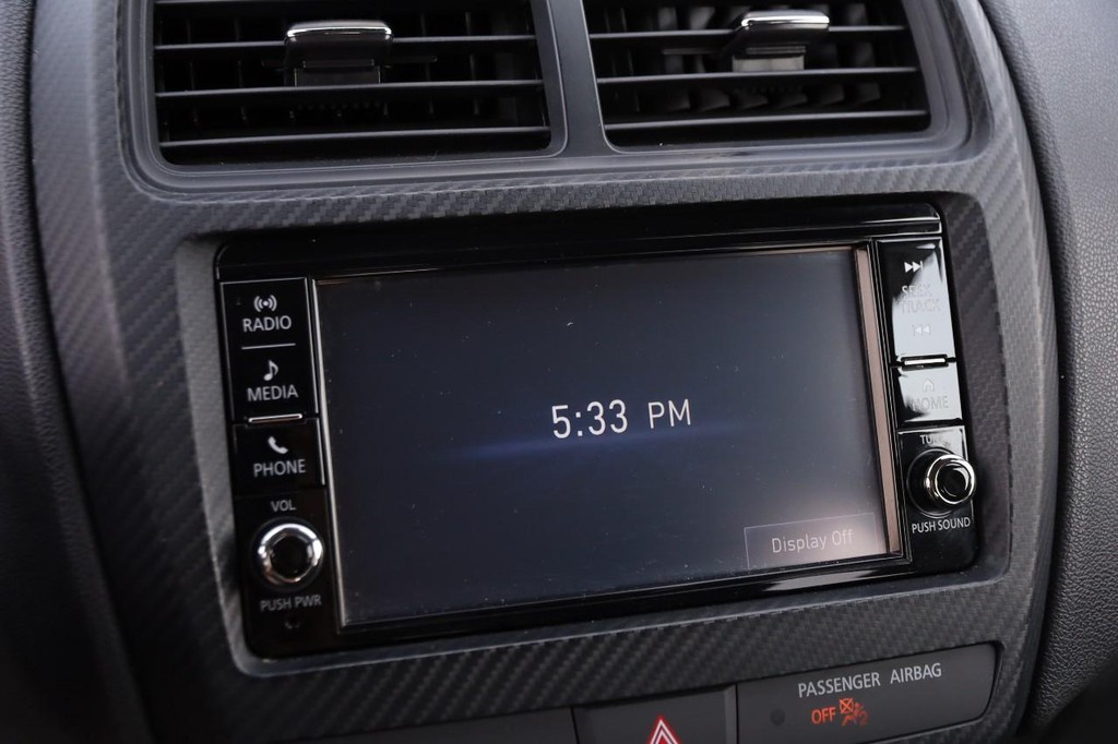 Mitsubishi Outlander Sport Vehicle Full-screen Gallery Image 15