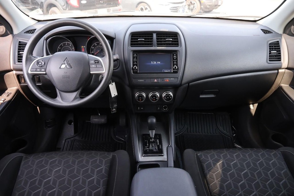 Mitsubishi Outlander Sport Vehicle Full-screen Gallery Image 20