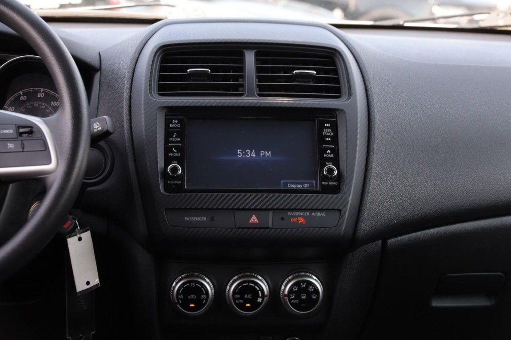 Mitsubishi Outlander Sport Vehicle Full-screen Gallery Image 23