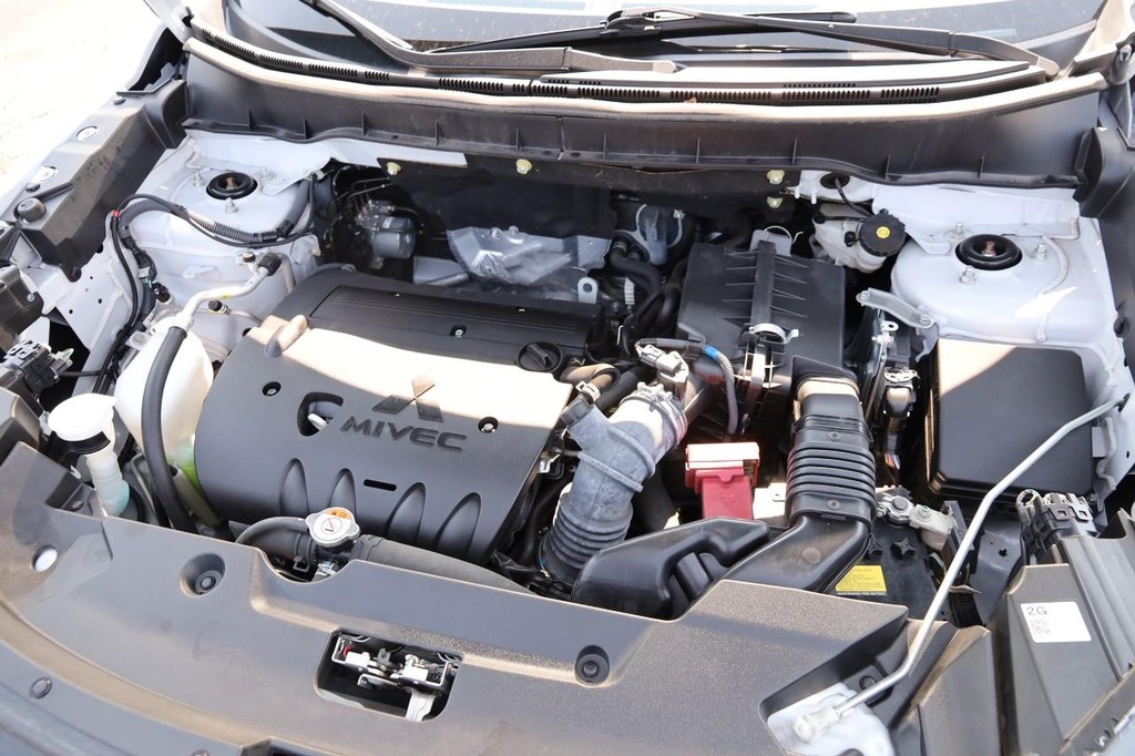 Mitsubishi Outlander Sport Vehicle Full-screen Gallery Image 26
