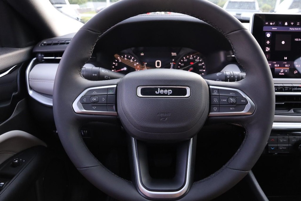 Jeep Compass Vehicle Image 10