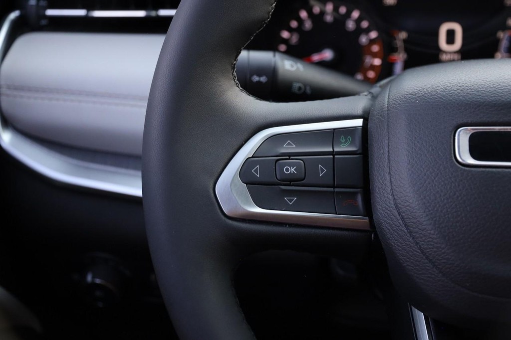 Jeep Compass Vehicle Image 11