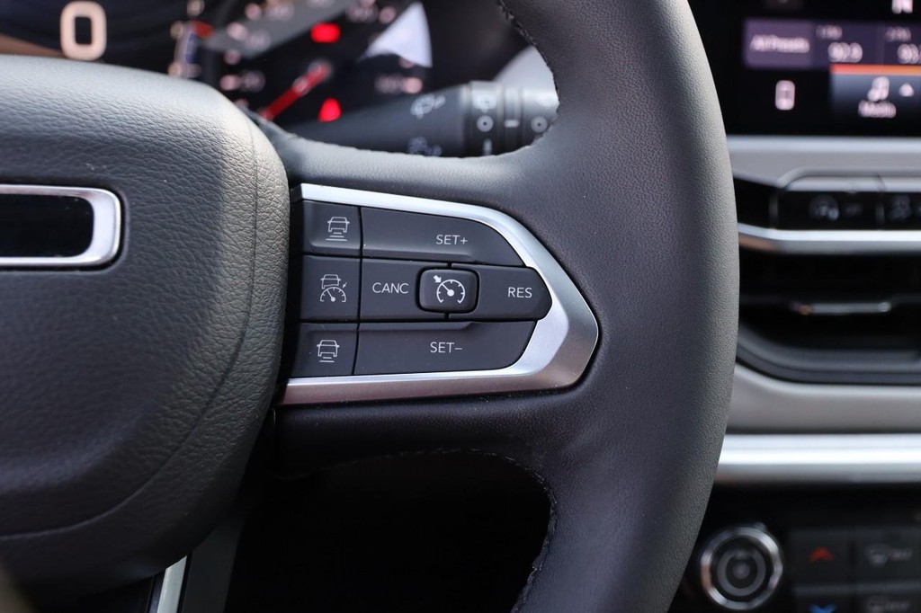 Jeep Compass Vehicle Image 12