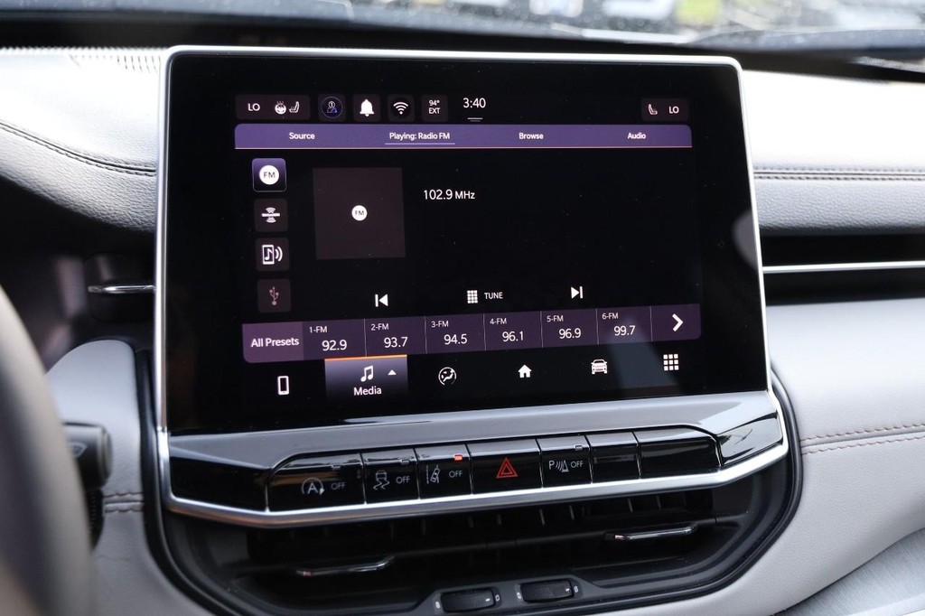 Jeep Compass Vehicle Image 16