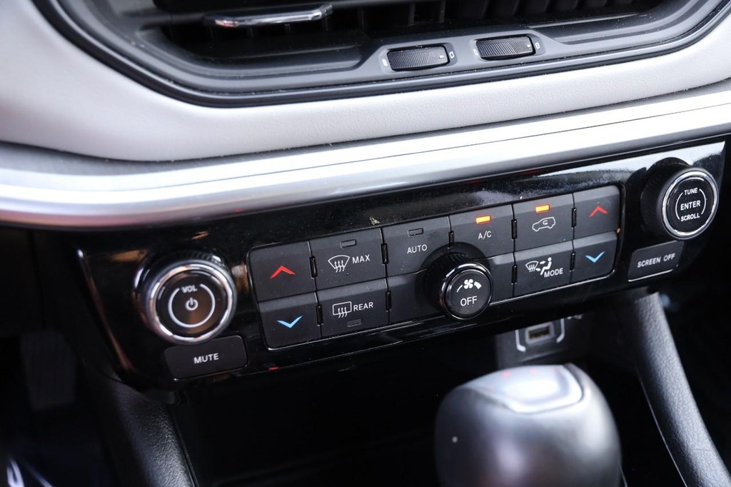 Jeep Compass Vehicle Image 18