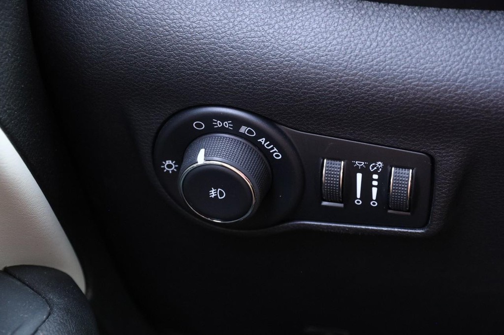 Jeep Compass Vehicle Image 22
