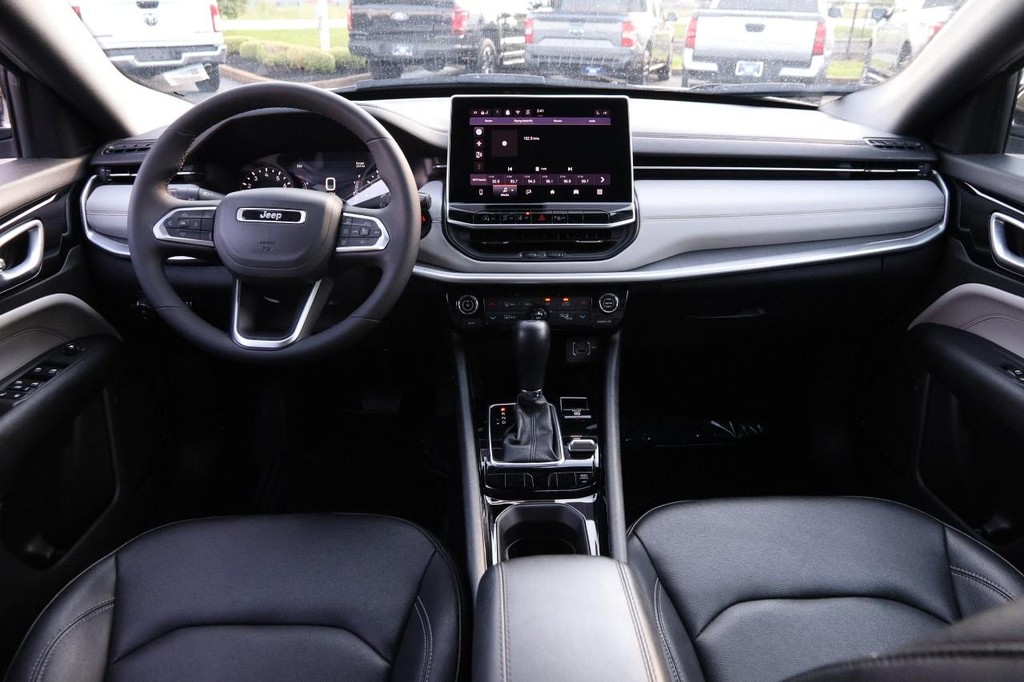 Jeep Compass Vehicle Image 23