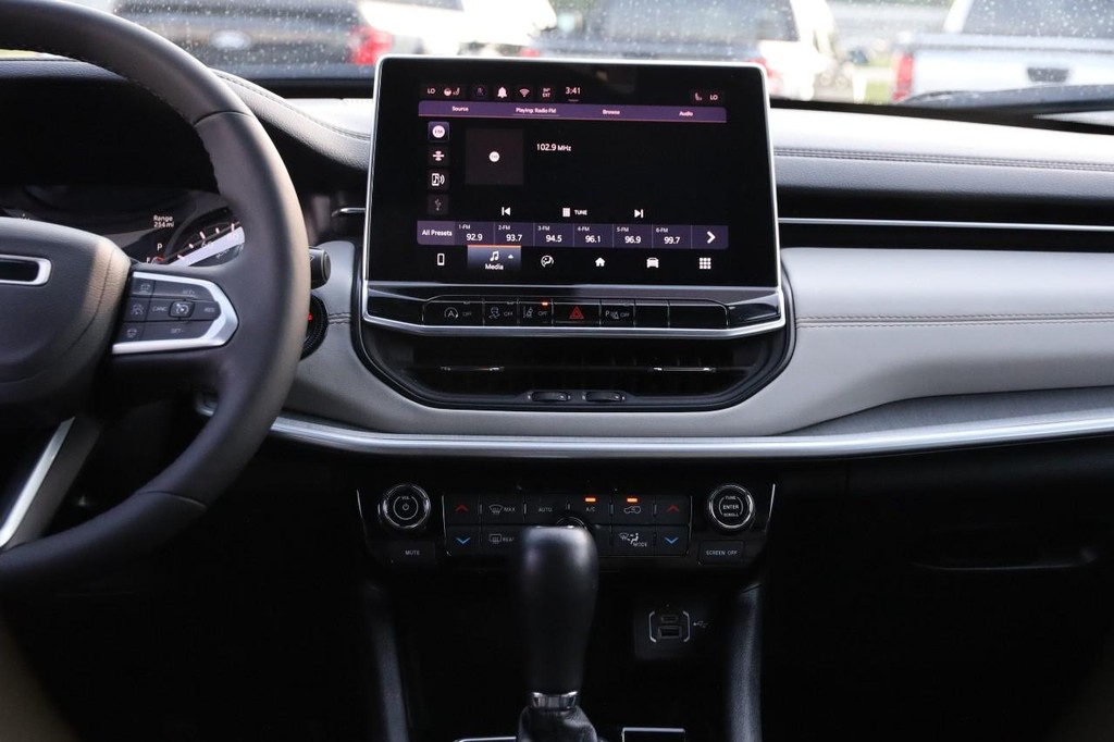 Jeep Compass Vehicle Image 26